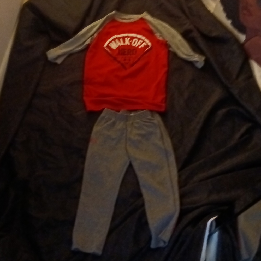 Boy's Under Armour athletic set 4t